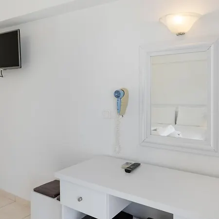 Evripides Triple 1 Apartment *